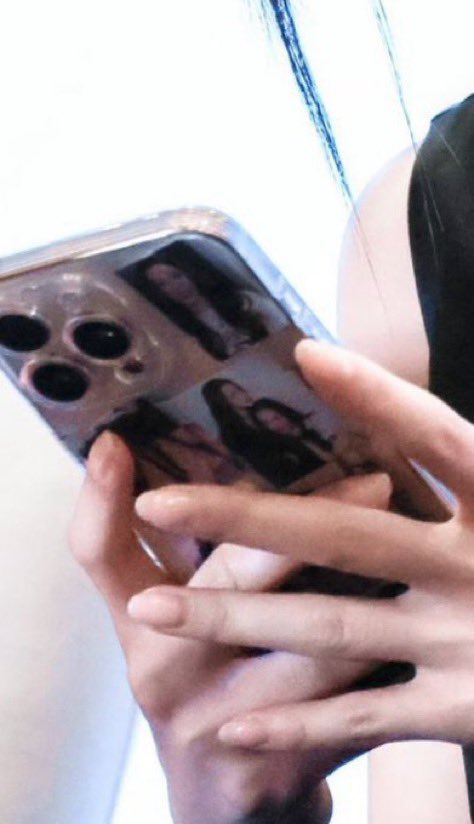 key99ntf's tweet photo. lol…enjoy ve Namtanfilm photo card in her phone cover!??😭😭🤏🏻
#น้ำตาลฟิล์ม #NamtanFilm #junee https://t.co/DhHk5942yZ