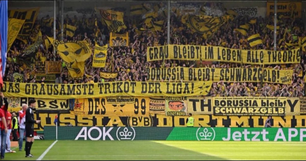 AlexGeske's tweet photo. Borussia bleibt schwarzgelb!
Grüße an den Rheinlanddamm…

#BVB https://t.co/SwKHOKKWnN