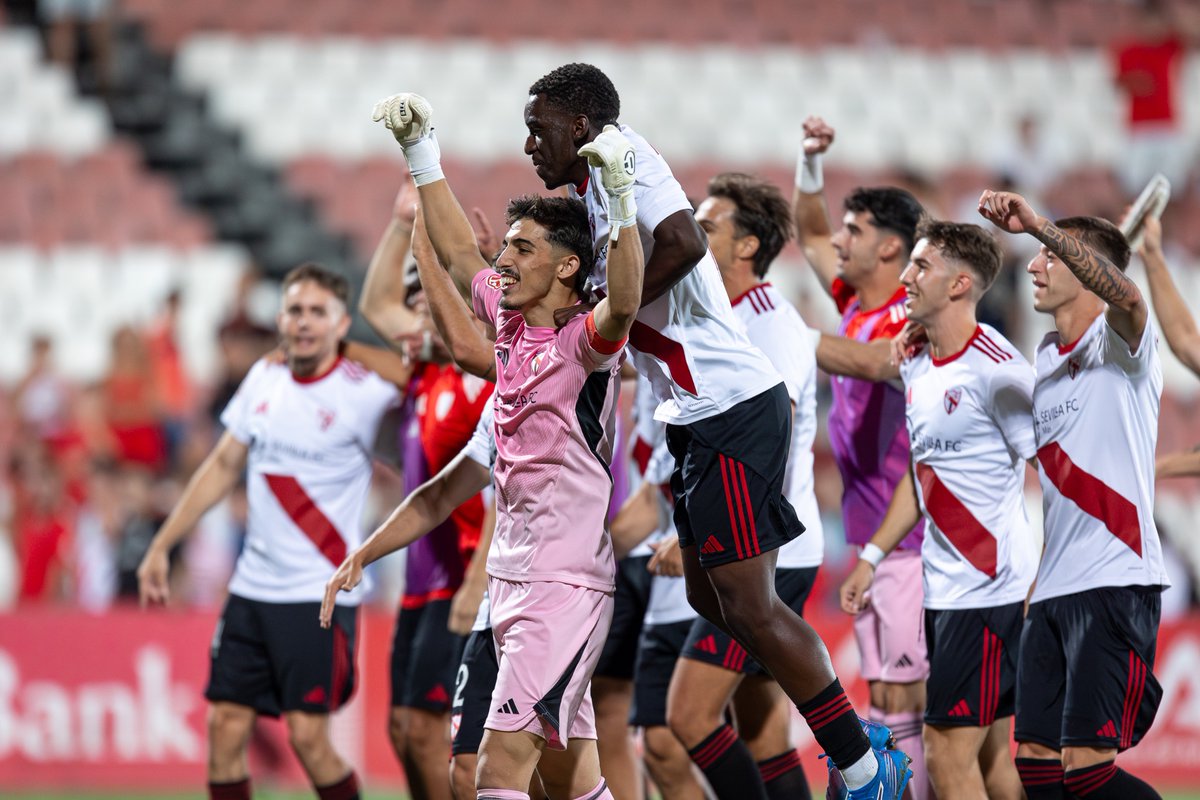 El derbi se queda en casa. Orgulloso de este equipo y de nuestra gente, siempre sin fallar. Vamos Sevilla!!!