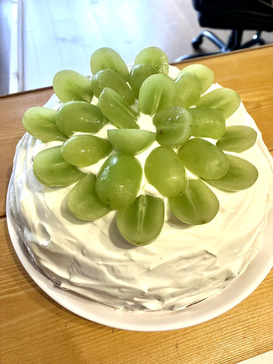 素人感あふれるケーキ…笑
一応スポンジから作っている。