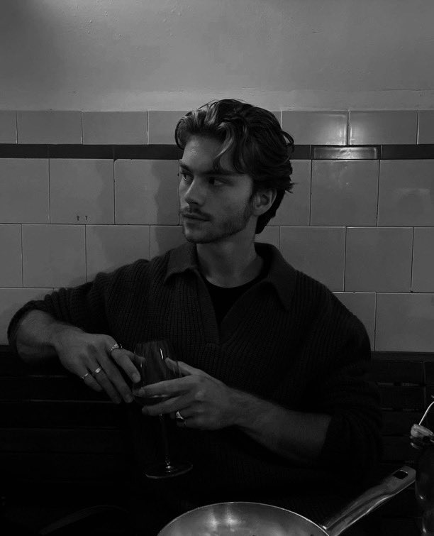 ofdvtchmxgic's tweet image. 𝐓𝐈𝐄𝐒 𝐍𝐀𝐔𝐃 𝐕𝐀𝐍 𝐃𝐄𝐍 𝐁𝐄𝐑𝐆.

        ❛ halfblood. halfbreed.
           vampire. ravenclaw.
           gentle soul. aspires
           to be an auror. ❜

written by #єємѕ