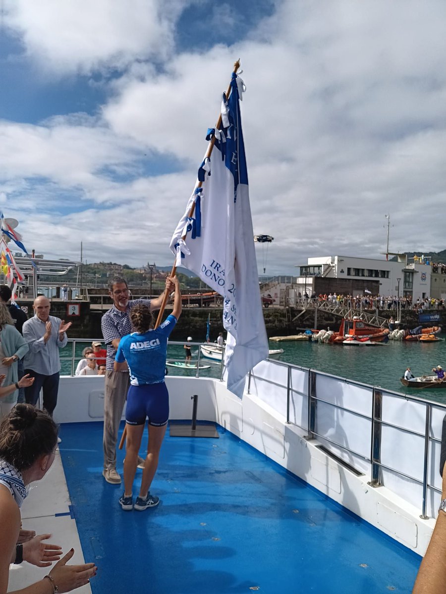 [EUS] <a href="/DLagunak/">Donostia Arraun Lagunak</a>  taldeko eskifaiak eskuartean du jada Kontxako Bandera berri bat, laugarrena. ZORIONAK!!!!
¡FELICIDADES a <a href="/DLagunak/">Donostia Arraun Lagunak</a> ! por la consecución de esta cuarta Bandera de La Concha.
<a href="/donostiakultura/">Donostia Kultura</a> <a href="/DonostiakoUdala/">Donostiako Udala</a> <a href="/Ayto_SS/">Ayto San Sebastián</a> <a href="/donostia_kirola/">Donostia Kirola</a>