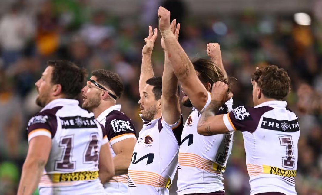 Joel Gould (@joelgould6) on Twitter photo Broncos news
Ben Huntβs stunning golden point field goal for <a href="/brisbanebroncos/">Brisbane Broncos</a> his second FG in NRL career and FIRST ever to win a match.
βIt couldnβt happen to a better bloke,β Michael Maguire said.
Hunt last landed a field goal in 2019 for <a href="/NRL_Dragons/">St George Illawarra Dragons</a> in 22-9 loss to Sharks. Broncos news
Ben Huntβs stunning golden point field goal for <a href="/brisbanebroncos/">Brisbane Broncos</a> his second FG in NRL career and FIRST ever to win a match.
βIt couldnβt happen to a better bloke,β Michael Maguire said.
Hunt last landed a field goal in 2019 for <a href="/NRL_Dragons/">St George Illawarra Dragons</a> in 22-9 loss to Sharks.