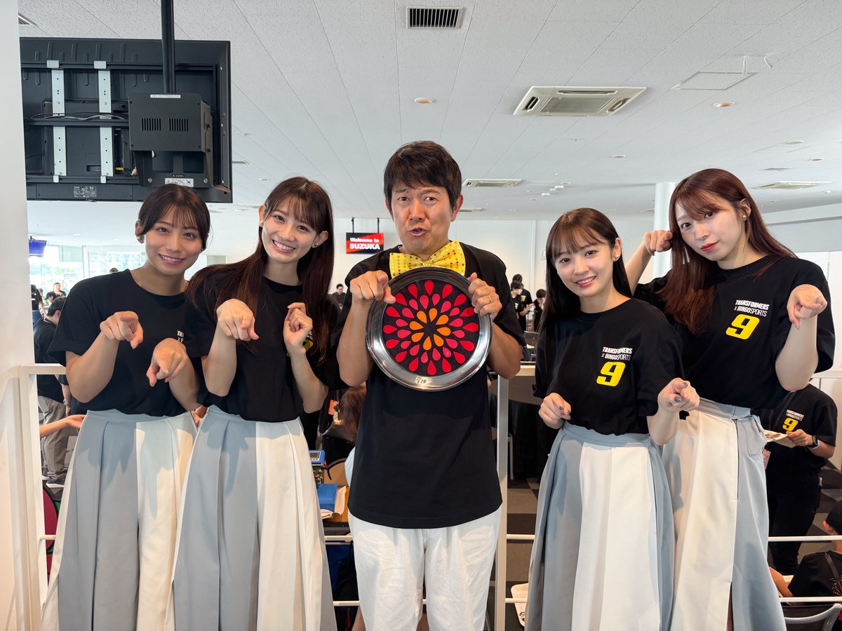 shachi_staff's tweet photo. 本日TEAM SHACHIは鈴鹿サーキットへ🏎️💨

✦ː──────────

2025 Intercontinental GT Challenge 第4戦
第49回 SUZUKA 1000km 決勝レースを
FUJIMAKI GROUP @fujimaki_ad のみなさんと
アキラ100% @akira100p さんと観戦しました🏁✨

#Suzuka1000km #IGTC #鈴鹿1000km #TEAMSHACHI https://t.co/d87PQadTBT
