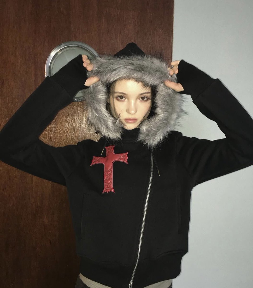 러브이즈트루 퍼후드 진심넘이쁘다 패턴이랑 지퍼디테일 전부 맘에듦...