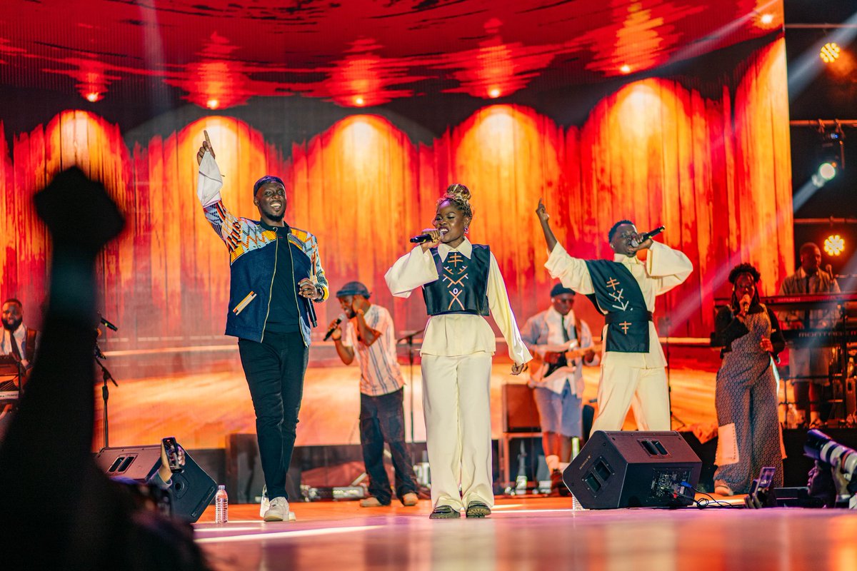 Vine Entertainment Group (@vineentgroup) on Twitter photo It was a night of shared spotlight with our very own as <a href="/ThePompi/">Pompi</a> performed 'Pole Pole' with @Kimera516 and 'Guide My Way' with <a href="/wake_256/">Words of Wake</a> & <a href="/afriecangal/">A F R I E π₯</a> π₯ππΎ
πΈ: <a href="/eric_heights/">okurut.base.eth</a>
#AliveInThePark
#TheBigParty
#VEGat5 It was a night of shared spotlight with our very own as <a href="/ThePompi/">Pompi</a> performed 'Pole Pole' with @Kimera516 and 'Guide My Way' with <a href="/wake_256/">Words of Wake</a> & <a href="/afriecangal/">A F R I E π₯</a> π₯ππΎ
πΈ: <a href="/eric_heights/">okurut.base.eth</a>
#AliveInThePark
#TheBigParty
#VEGat5