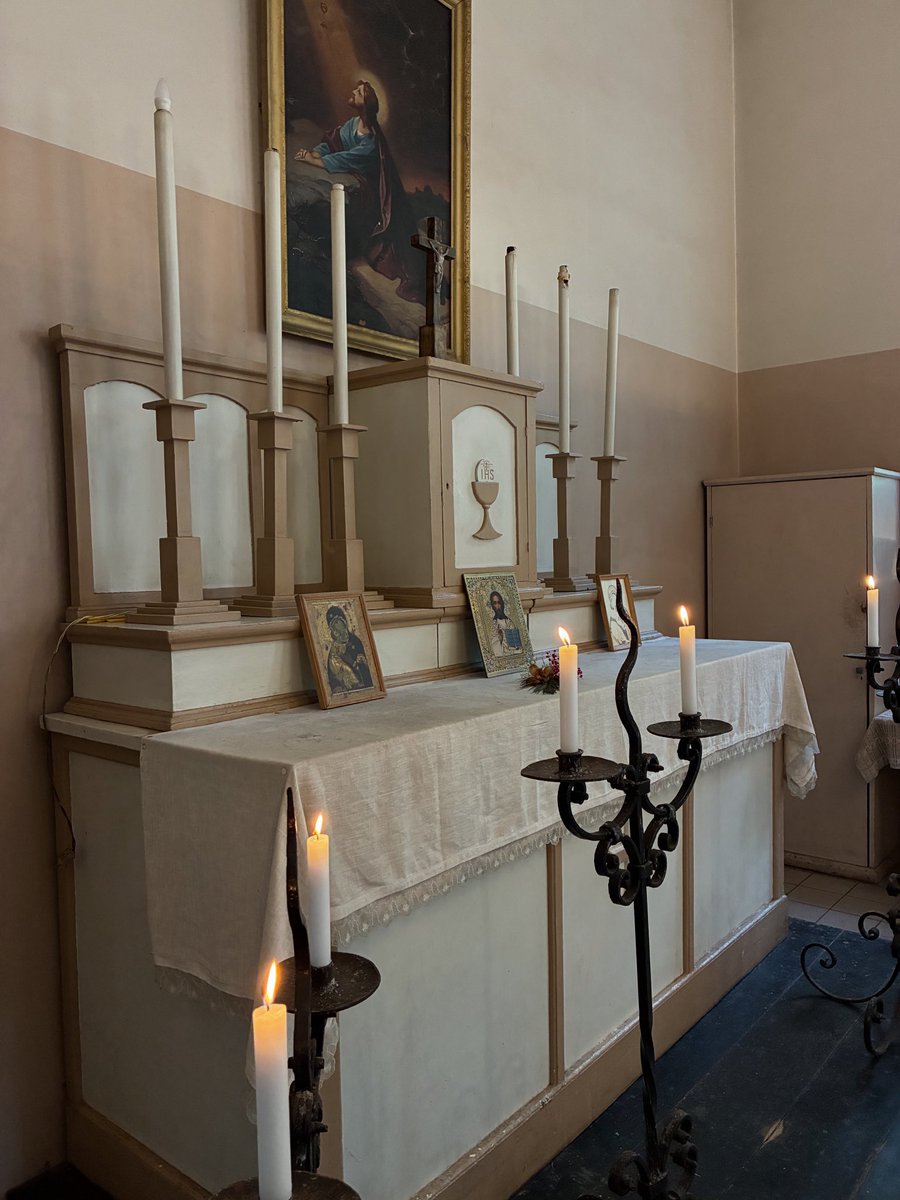 vkoralis's tweet image. Viena skaistākajām kapličām priekš mana darba ir Pļavnieku kapos. Ar visu altāri un svetbildēm. Pavadījàm Mūžībā kadu mammu un vecvecmāmiņu.Lai miers  no Dieva! 🙏 /VK/

#rīga #pļavnieku #pļavniekukapi #bēres #mācītājs