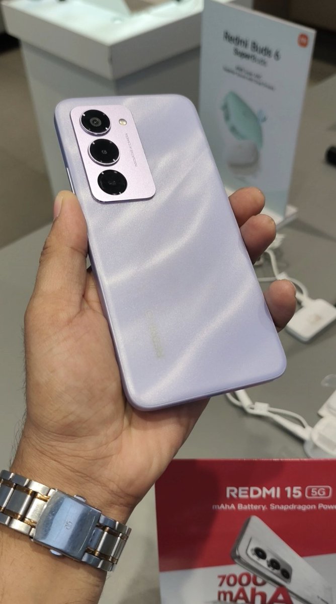 AnantBuddh26117's tweet image. Xfcpune meetup at Mifc showroom pune .Got hands-on experience of redmi 15 Nice smartphone with big super battery and big display 
#xfcpune
#redmi15 
#redmiindia
#xiaomiindia