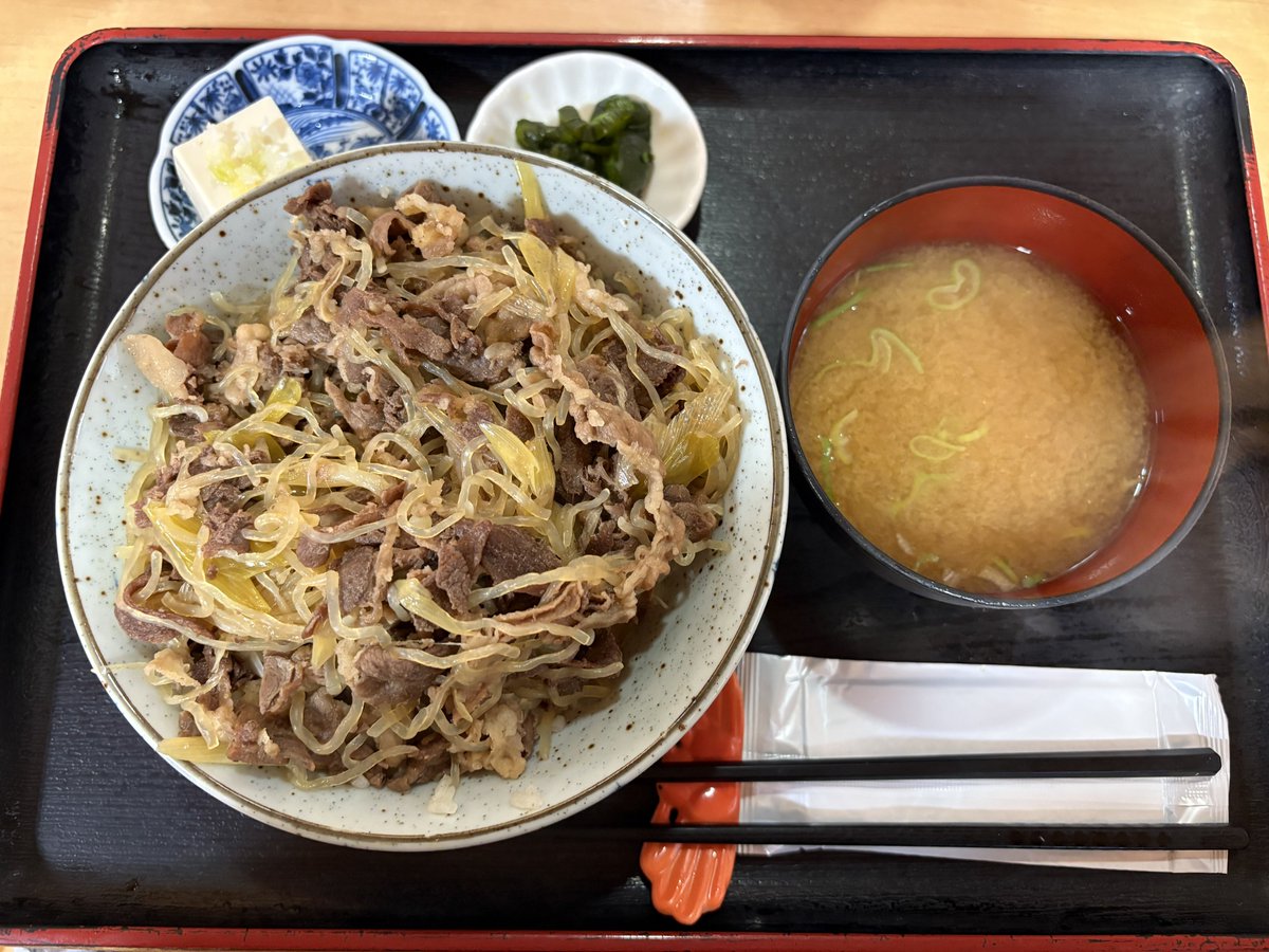 ベタエンターテイメント (@beta_entame) on Twitter photo 今日はガンダムカードがささっと終わったので福徳食堂さんへ
この大盛り牛すき丼が620円ってやばくないですか!?
ごはんより具の方が多かったですよ!!
案の定人気みたいで私の次に入ってきたお客さん達は3つ頼んだのに2つで売り切れと言われてました。
トッピングで生卵もありでしたね👍 今日はガンダムカードがささっと終わったので福徳食堂さんへ
この大盛り牛すき丼が620円ってやばくないですか!?
ごはんより具の方が多かったですよ!!
案の定人気みたいで私の次に入ってきたお客さん達は3つ頼んだのに2つで売り切れと言われてました。
トッピングで生卵もありでしたね👍