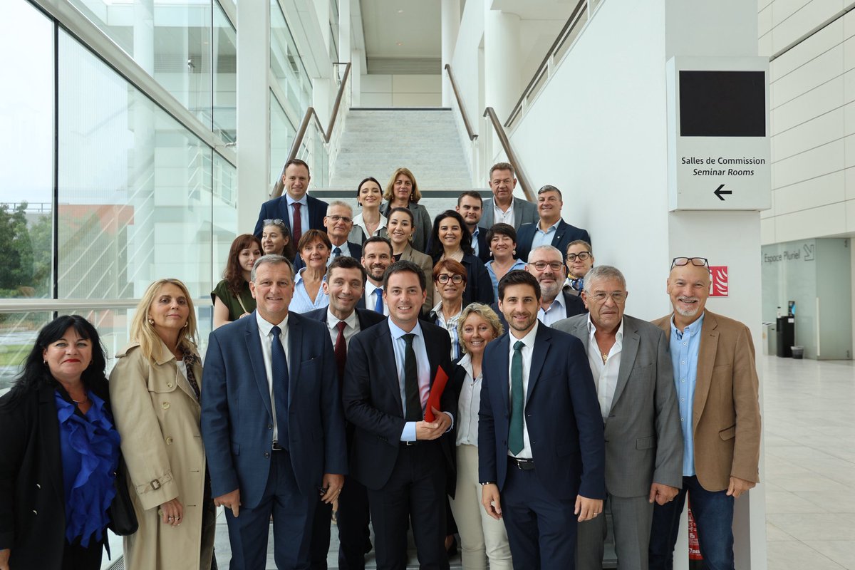 L’Occitanie bien représentée à Bordeaux pour les Estivales du <a href="/RNational_off/">Rassemblement National</a> sur le thème « Diriger des villes, gouverner la France ».

Vous aimez votre ville ? 🇫🇷 
Rejoignez nos listes aux municipales : 
rassemblementnational.fr/petition/vous-…