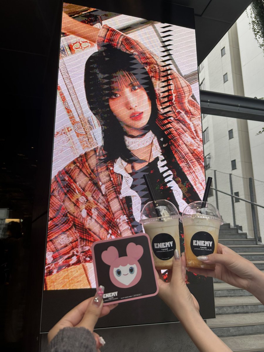 momo__s2s2s2's tweet image. 東京行ってたから宮下パーク寄ってきた〜！どこもtwiceだらけで音楽も流れててかわいかった…(  ◜ω◝  )ﾆﾁｬｱコースター自引きして大興奮🍑友達onceじゃないのにめっちゃ協力してくれて感謝🥹✨️