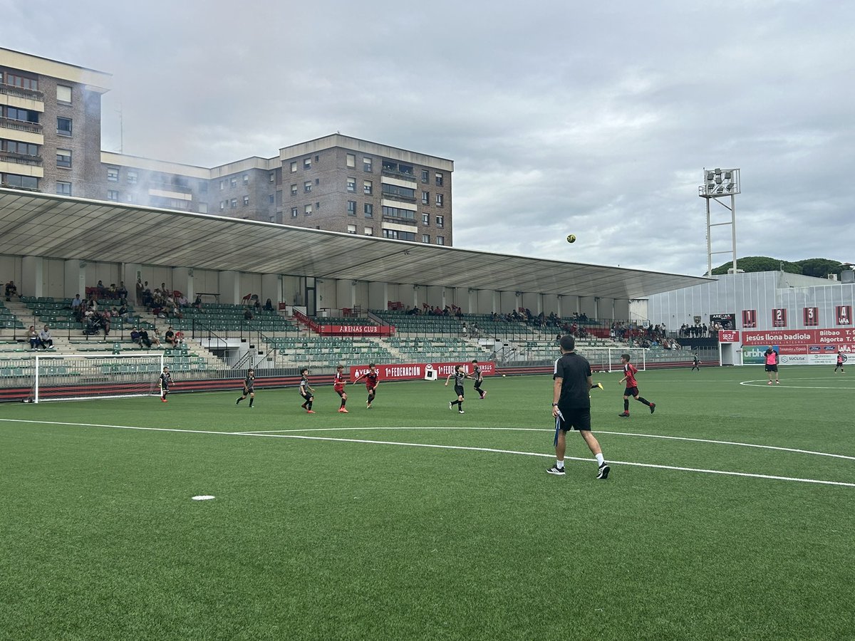 ⚽️ AURREDENBORALDIA ⚽️

📌 Eskola Kirolako lagunartekoak:

Este fin de semana nos hemos enfrentado al <a href="/baskaurife/">baskaurife</a> en varias categorías del fútbol 7.

👏🏻 Lan bikaina, mutilak ‼️

#Romo #Cantera #GetxoKirolak