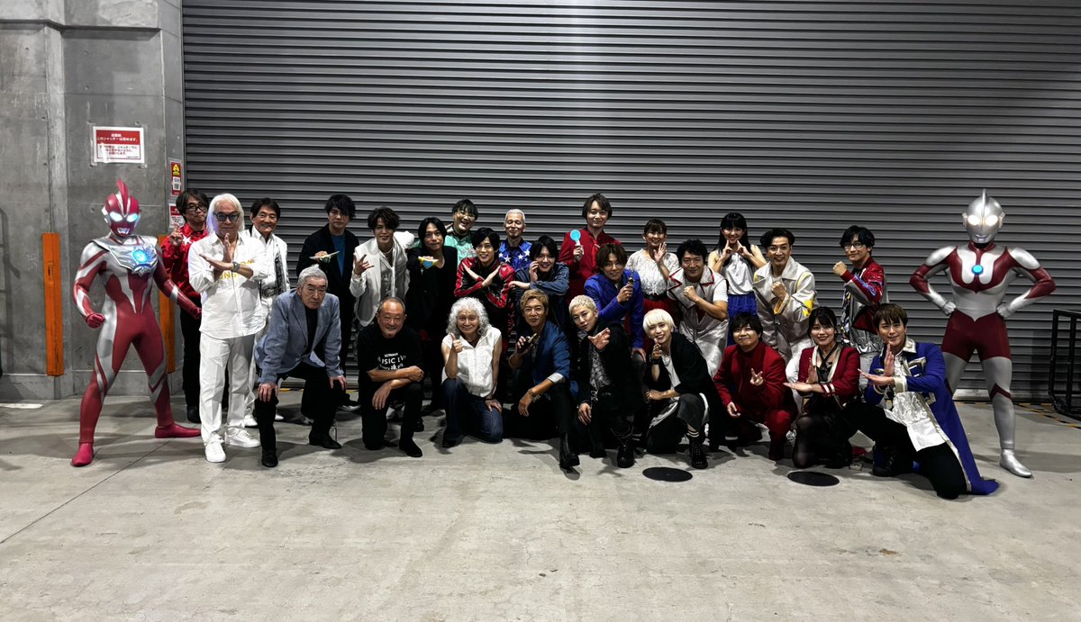 kensuke_mr6's tweet photo. ULTRAMAN MUSIC LIVE 
～ウルトラマン魂2025～

ありがとうございましたー！！

ニュージェネの中ではだいぶ先輩ですが
このメンバーではド後輩でございまして、、

この先輩方のように
何十年と先、ウルトラマンとして
立っていられるように
これからも頑張っていきます！！！

#ツブコン
#空想の力 https://t.co/a5kPWgSMlx