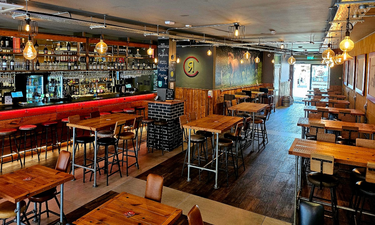 🍴 Enjoy great food and drink for less at commoners, Brockenhurst 🍴

Show your New Forest Card and get 10% off your total bill.
 A perfect excuse to gather friends, relax, and make the most of your time in the New Forest.