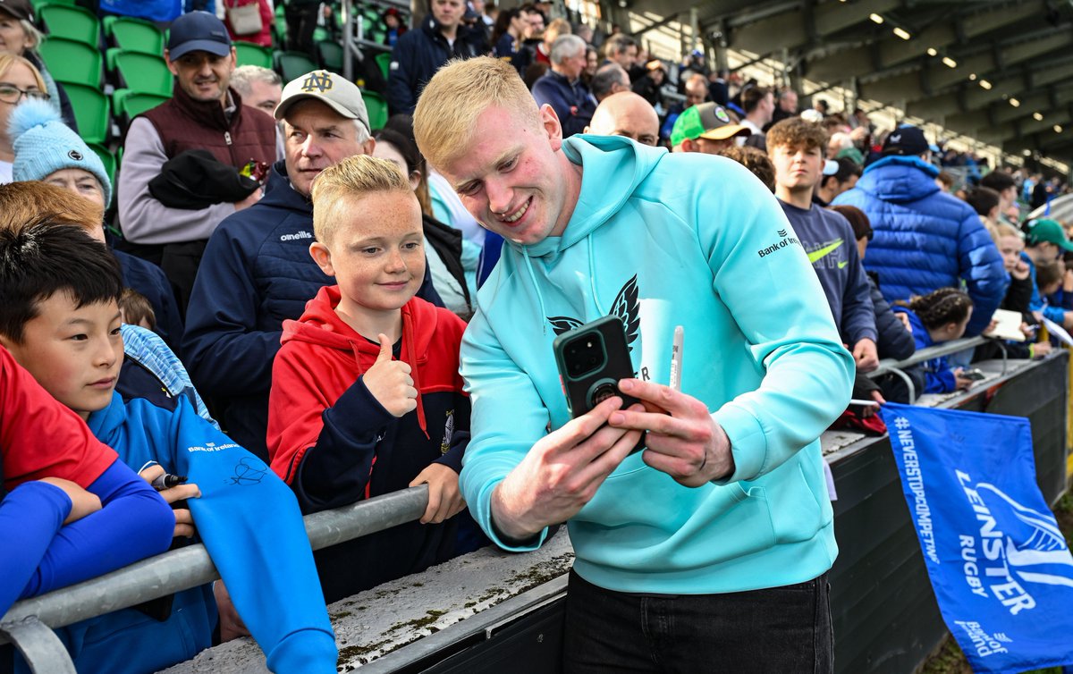 leinsterrugby's tweet photo. 🙌 A huge thank you to everyone who stuck around to grab a chat, an autograph and a selfie after yesterday's @bankofireland pre-season friendly at @tallaghtstadium 🤳 

Your support means everything 💙 

#NeverLessThanEverything https://t.co/rn5M66U9pt
