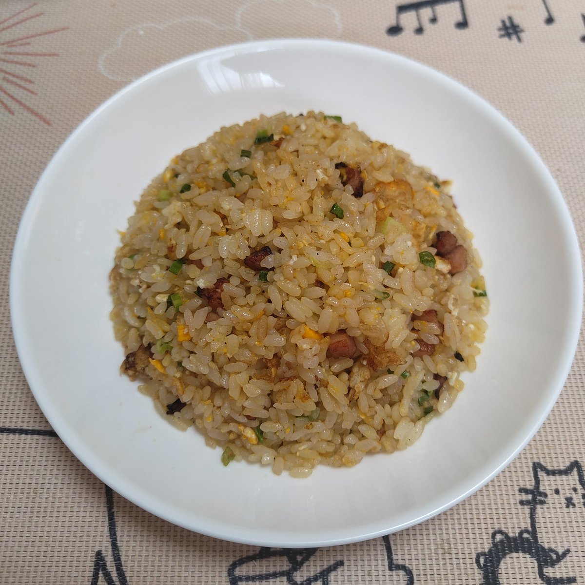 朝チャーハン‼️🍚
カリカリウインナー入りです😸
そして食べ終わったら平日でない事に気付きました😅
さあどうしよう⁉️🤔