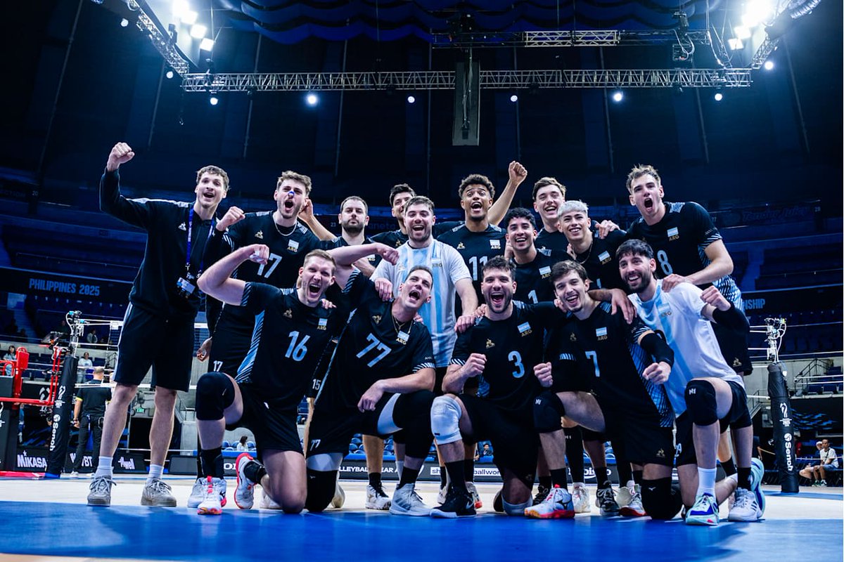¡Vamos los Pi!

Argentina remontó un partido muy difícil y le ganó a Finlandia en 5 sets en el debut del Mundial: 19-25, 18-25, 25-22, 25-22 y 15-11.

<a href="/PabloKukartsev/">Pablo Kukartsev</a> fue el máximo anotador: 20. Y <a href="/LPalonsky/">Lulo Palonsky</a>, 19.

El proximo match: mañana a las 23.30 ante Corea del Sur.