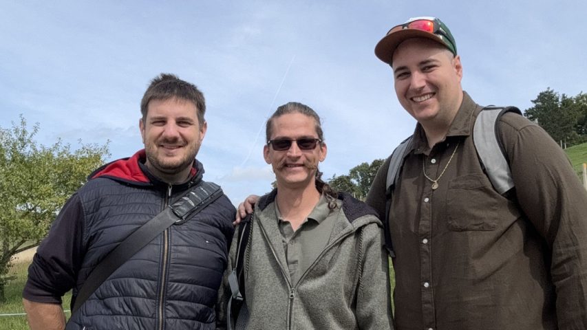 Heute erlebten wir ein Offline-Event in Oensingen mit Geocaching, idyllischen Wanderwegen und einem leckeren Abschluss im Gasthof Post, wo riesige Cordon Bleus auf uns warteten. 
zerooneclan.ch/2025/09/13/wan…