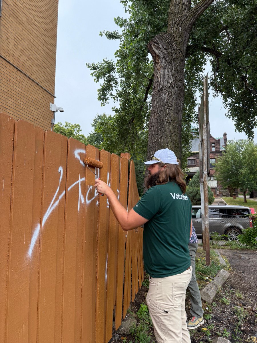 A big shoutout to the Securian Financial volunteers! Your work on the LaSalle fence makes a lasting impact and helps ensure MACV housing remains a place Veterans can feel proud to call home.