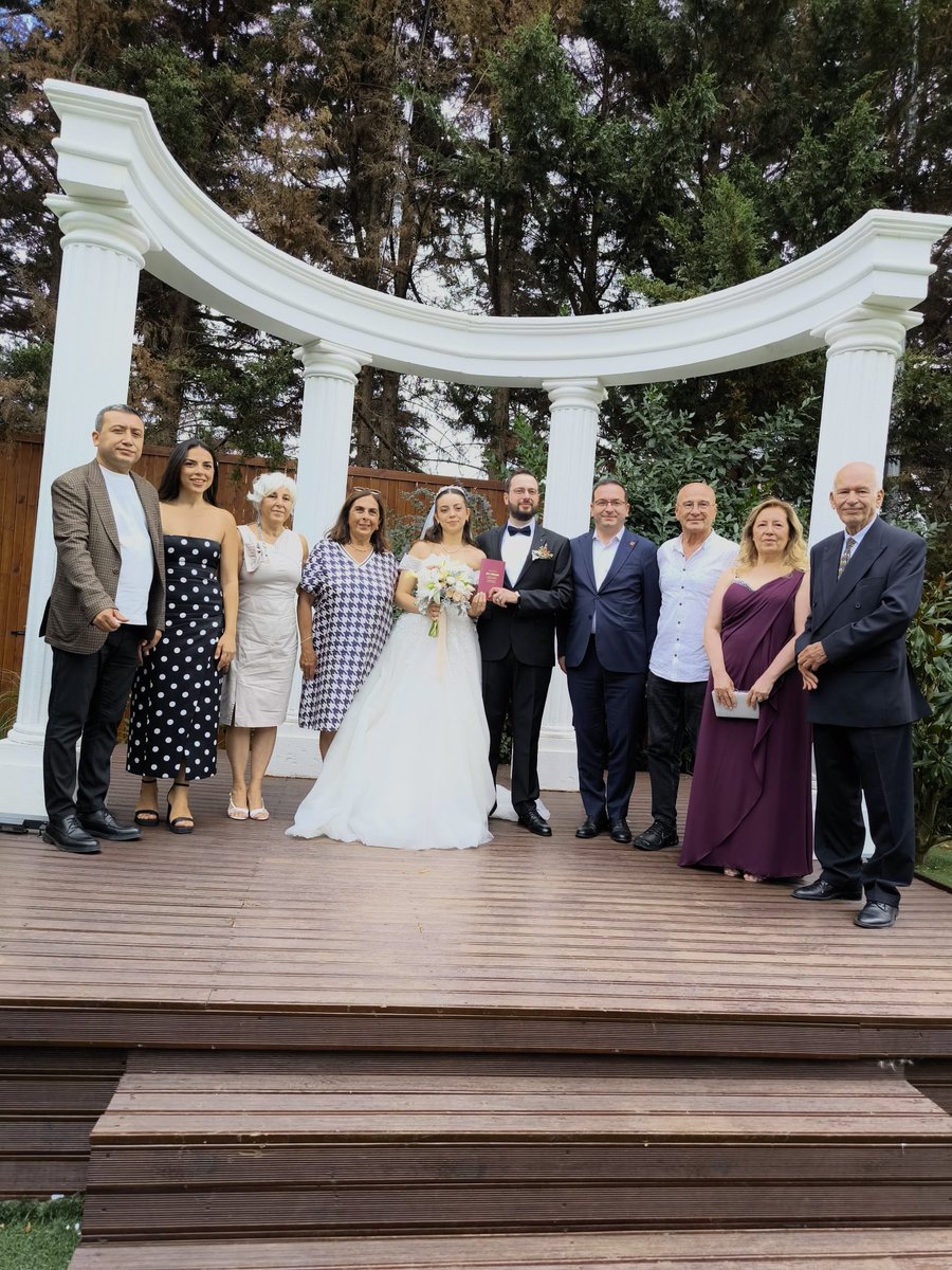 CHP Ataşehir İlçe Yönetim Kurulu Üyemiz Ayşegül Südor’un oğlunun düğününde, bu güzel anın coşkusunu hep birlikte paylaştık. 

Genç çiftimize sağlık, sevgi ve huzur dolu bir ömür diliyorum.