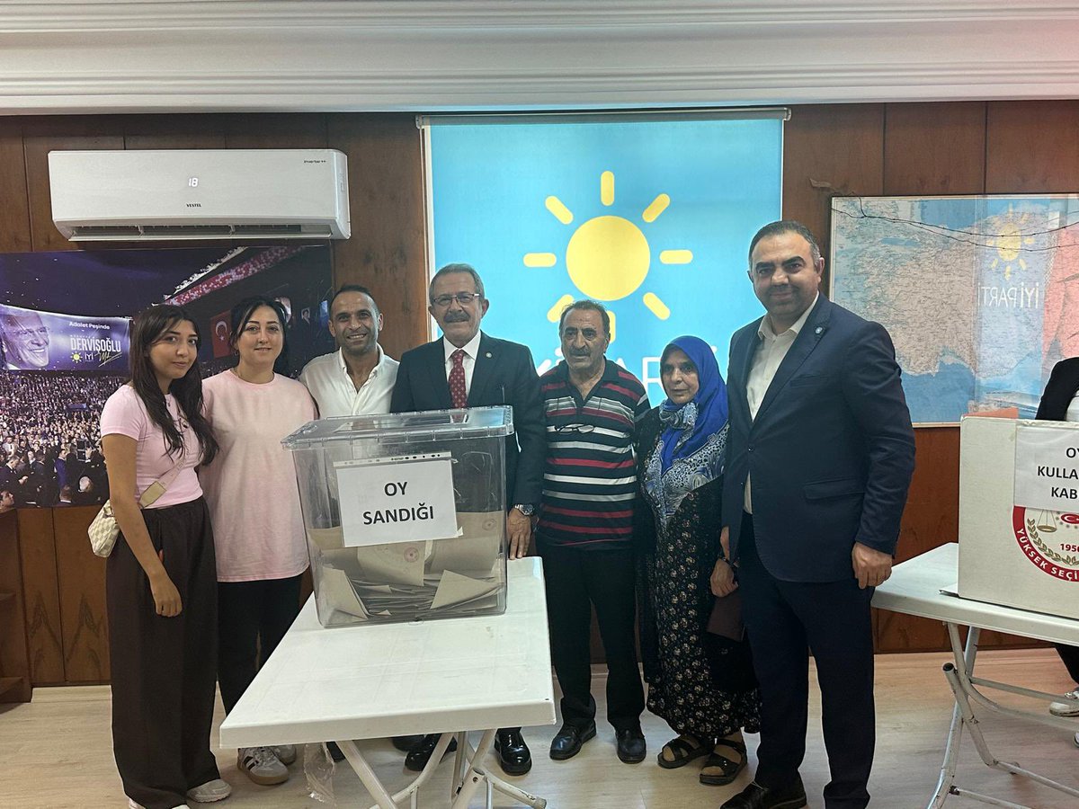 İYİ PARTİ KÜÇÜKÇEKMECE (@iyipartikcekme) on Twitter photo İlçemizde delege seçimlerimiz yüksek katılımla coşkuyla devam ediyor.
Demokratik sürecimize katkı sunan Divan Başkanımız, GİK Üyemiz <a href="/OzdemirPolat62/">Özdemir POLAT</a> ile 3. Bölge Teşkilat Başkanımız <a href="/mesutdursunn/">mesutdursun</a> ’a teşekkür ediyor, yoğun ilgi gösteren tüm üyelerimizi kutluyoruz. İlçemizde delege seçimlerimiz yüksek katılımla coşkuyla devam ediyor.
Demokratik sürecimize katkı sunan Divan Başkanımız, GİK Üyemiz <a href="/OzdemirPolat62/">Özdemir POLAT</a> ile 3. Bölge Teşkilat Başkanımız <a href="/mesutdursunn/">mesutdursun</a> ’a teşekkür ediyor, yoğun ilgi gösteren tüm üyelerimizi kutluyoruz.