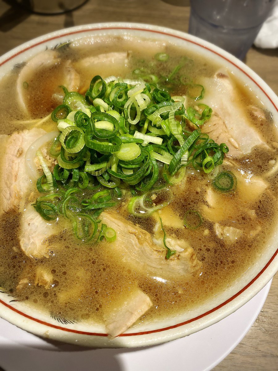 ライブ始まる前から🍜食べたってなってたので、食べた。
一口目のスープ最高にうまかった😋