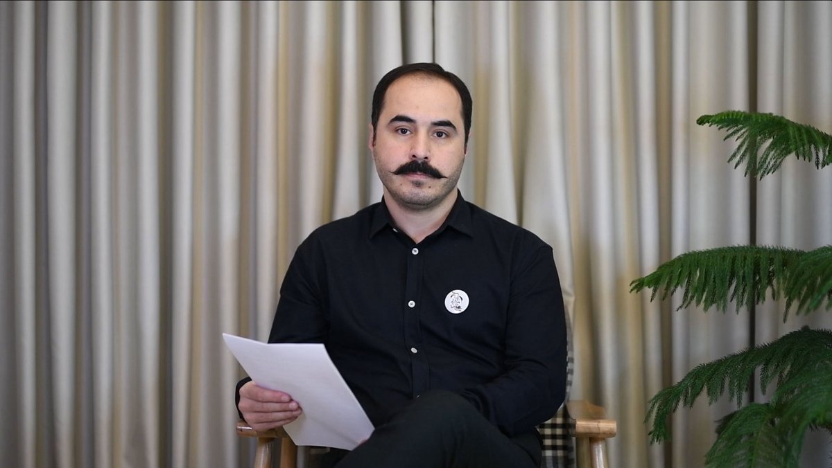 دوازدهمین روزِ اعتصاب غذای  #حسین_رونقی.
پنج سال حبس بخاطر ایستادن کنار دختران ایران و خانواده‌های دادخواه در زمان خیزش زن زندگی آزادی.
یک سال حبس بخاطر اینکه گفت جمهوری اسلامی جنگی را وارد ایران کرد که مردم این سرزمین نمی‌خواستند.