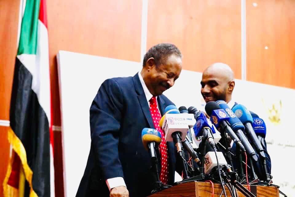 #حمدوك في حوار مع (#مشاوير) : ندعو دول #الرباعية تصنيف الحركة الإسلامية جماعة إرهابية.
 
#المؤتمر_الوطني_تنظيم_ارهابي
#اللهم_لاترفع_للكيزان_راية