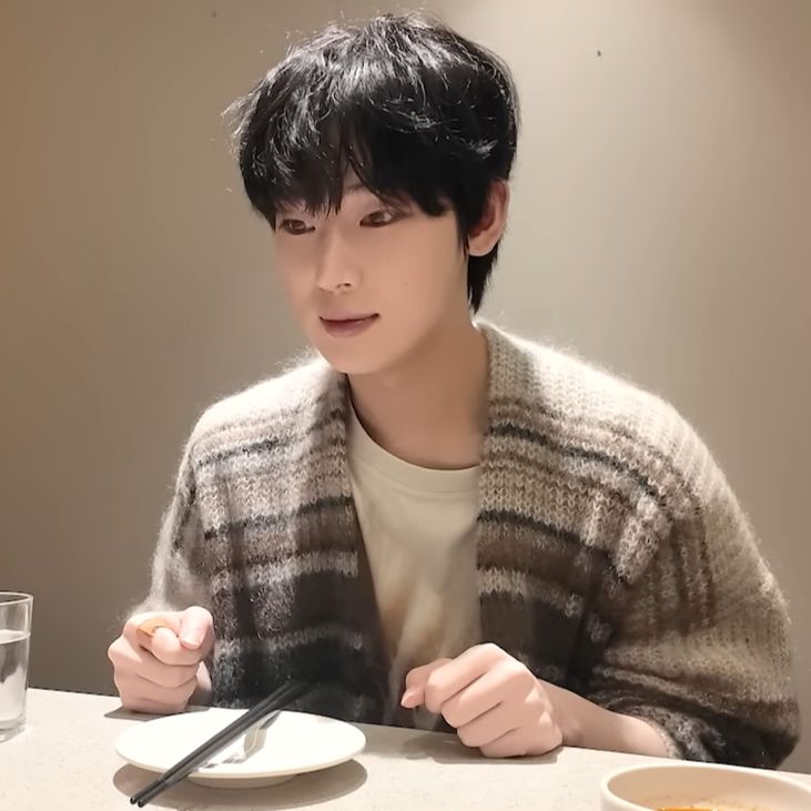 AKSARADlRl's tweet image. ㅤ
Pesen sebanyak ini padahal yang makan cuma sendiri. 
ㅤ