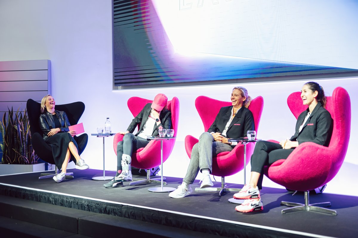 vb_h's tweet image. These inspiring women are racing today at Silverstone in ELMS GT3 - and could lead the class battle by tonight. Go girls! A giggle to share a stage. #PorscheLates, #drivenfemales, #pecsilverstone #porschemoments @pecsilverstone, @porsche_gb, @porscheracesgb @irondames