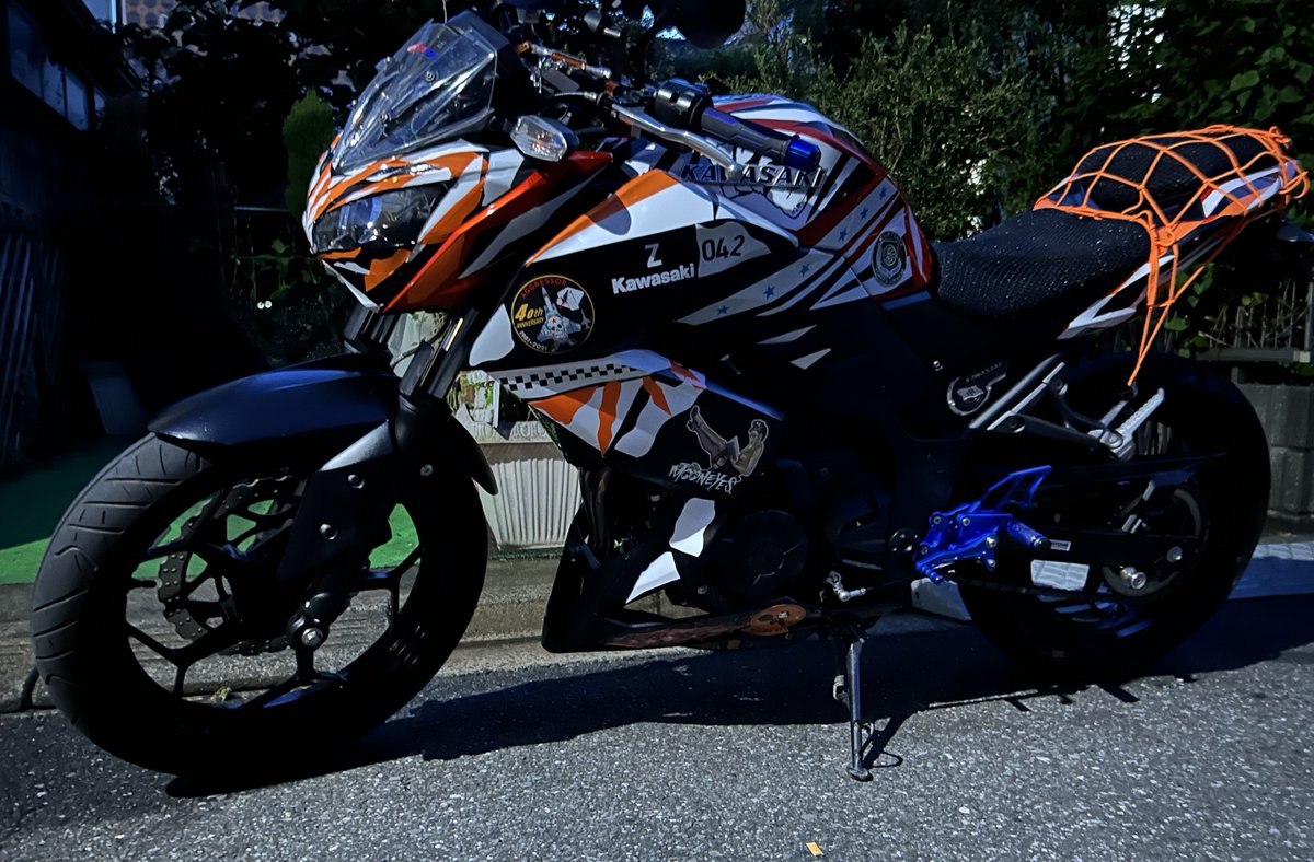 こんばんわぁ！お疲れ様です。😃😃😃😃
今日はイフリーター(Z250)を洗車して
ピカピカに！！！
そして、近所を飛行✈️✈️✈️
補給基地に着陸😁😁😁😁そしてパチリ！📸
無事、基地へ帰還👍👍👍