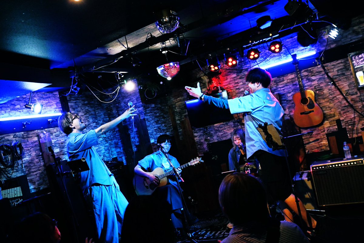 hobby_asobiba's tweet photo. 2025.09.13 ふ〜みんフェス8
おはようぐんまちゃん's 18:10~
出演させていただきました！🤖🤖🤖🤖
📸はあらちゃん✨️
みんな一緒に踊ってくれてありがと〜！💃🕺
最高のアソビバでした！！🎸🥁 https://t.co/jForYHuoyW