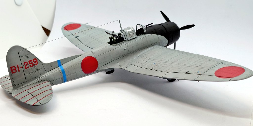 ハセガワ　1/48 九九艦爆　完成です。
リベットはそれらしく追加しましたがキットストレート。
良い塩梅にまとめられ大満足です。
#ハセガワ