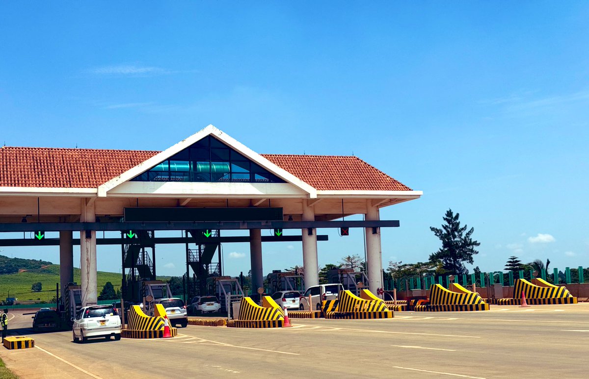 assempebwa's tweet photo. 📍Sunday Duty: Wano ku Expressway!
Our teams are currently addressing a system challenge affecting #Upesi Card users, particularly those who topped up last week and are now experiencing slow transactions & delayed flag offs.

We sincerely regret the inconvenience caused to our esteemed road users. 🙏

In the meantime, all other motorists, including those paying with Cash are able to access the Expressway and proceed to their destinations without interruption.

@KEE_UG team is working to restore full system stability nd recovery.

@MoWT_Uganda