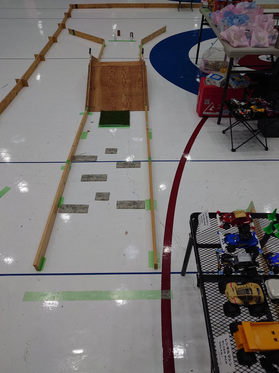 neichi86's tweet image. 秋田県立スケート場で2日間に渡って行われた、秋田ディーラー中古車フェア内のミニ四駆ブース出展が無事終了しました。ブース総来場者数200名強でした。ありがとうございました。

#タミヤ
#ミニ四駆
#TMP