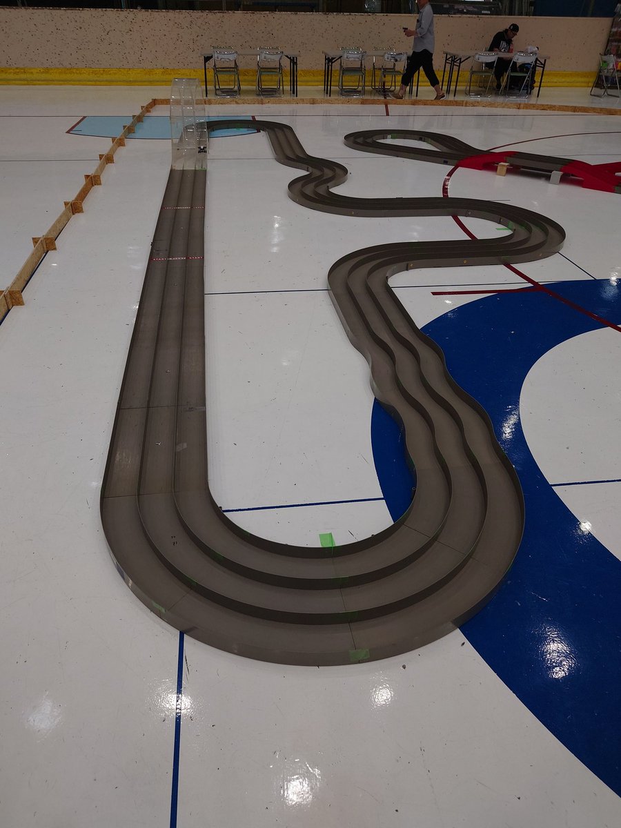 neichi86's tweet image. 秋田県立スケート場で2日間に渡って行われた、秋田ディーラー中古車フェア内のミニ四駆ブース出展が無事終了しました。ブース総来場者数200名強でした。ありがとうございました。

#タミヤ
#ミニ四駆
#TMP