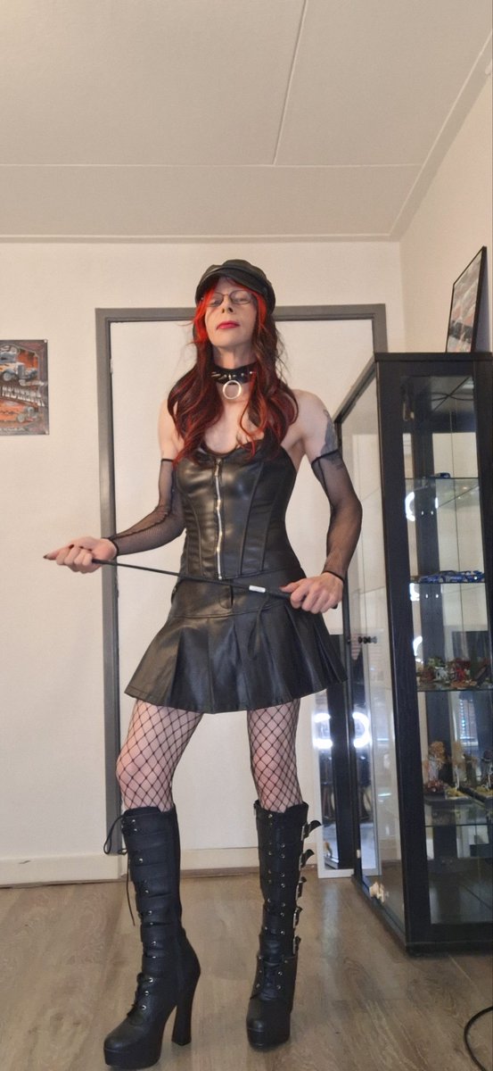 Mijn nieuwe leren top met rokje proberen.  Here is your new Mistress Cindy. Now bent over🤣🤣
<a href="/sissyschoolnl/">sissyschoolnl</a> <a href="/Meesteres10hol1/">Meesteres Alexandra titanium</a>