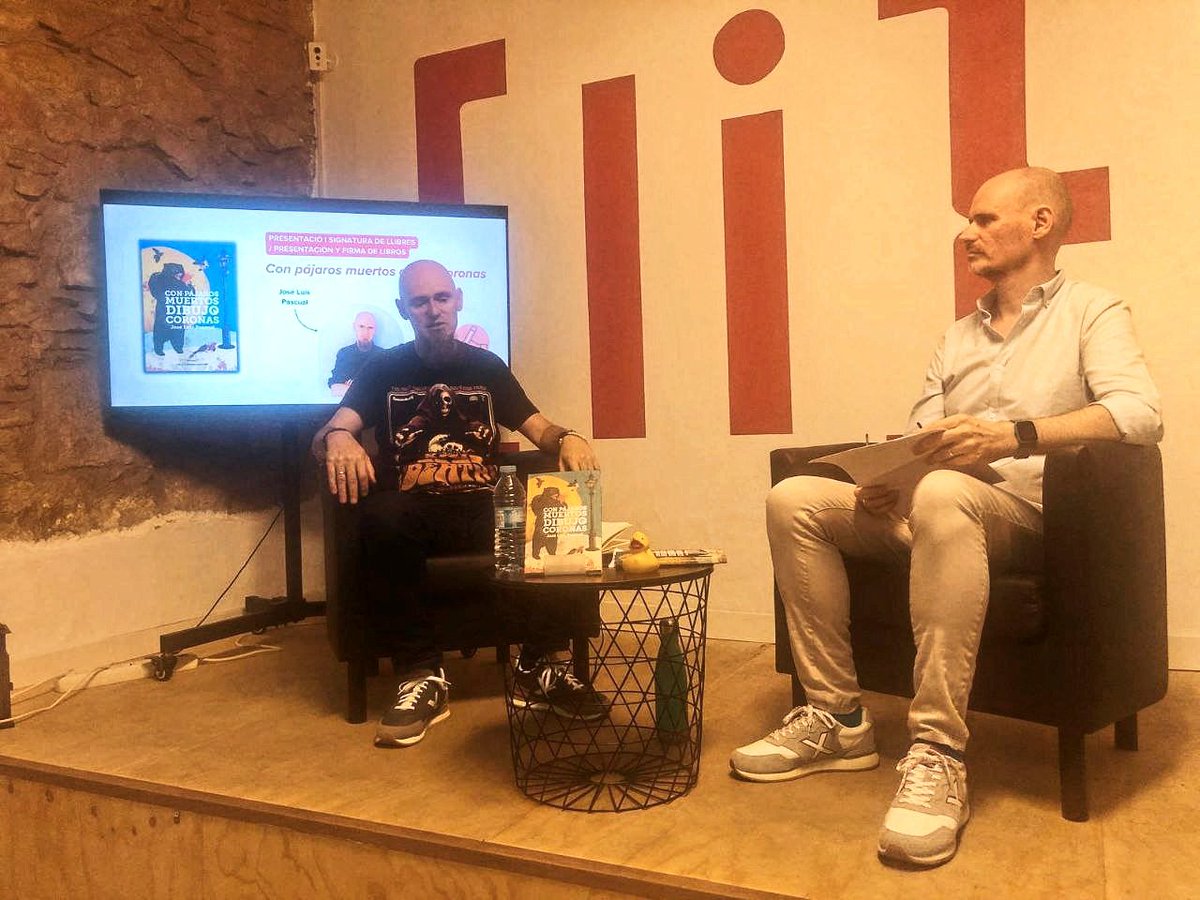 IjonTichy_'s tweet image. Comparto fotos de la presentación barcelonesa de «Con pájaros muertos dibujo coronas». Además, nos han dado permiso para subir al canal de YouTube el vídeo íntegro, que ya podéis disfrutar aquí:
youtu.be/9iuK8mclo5U?si…