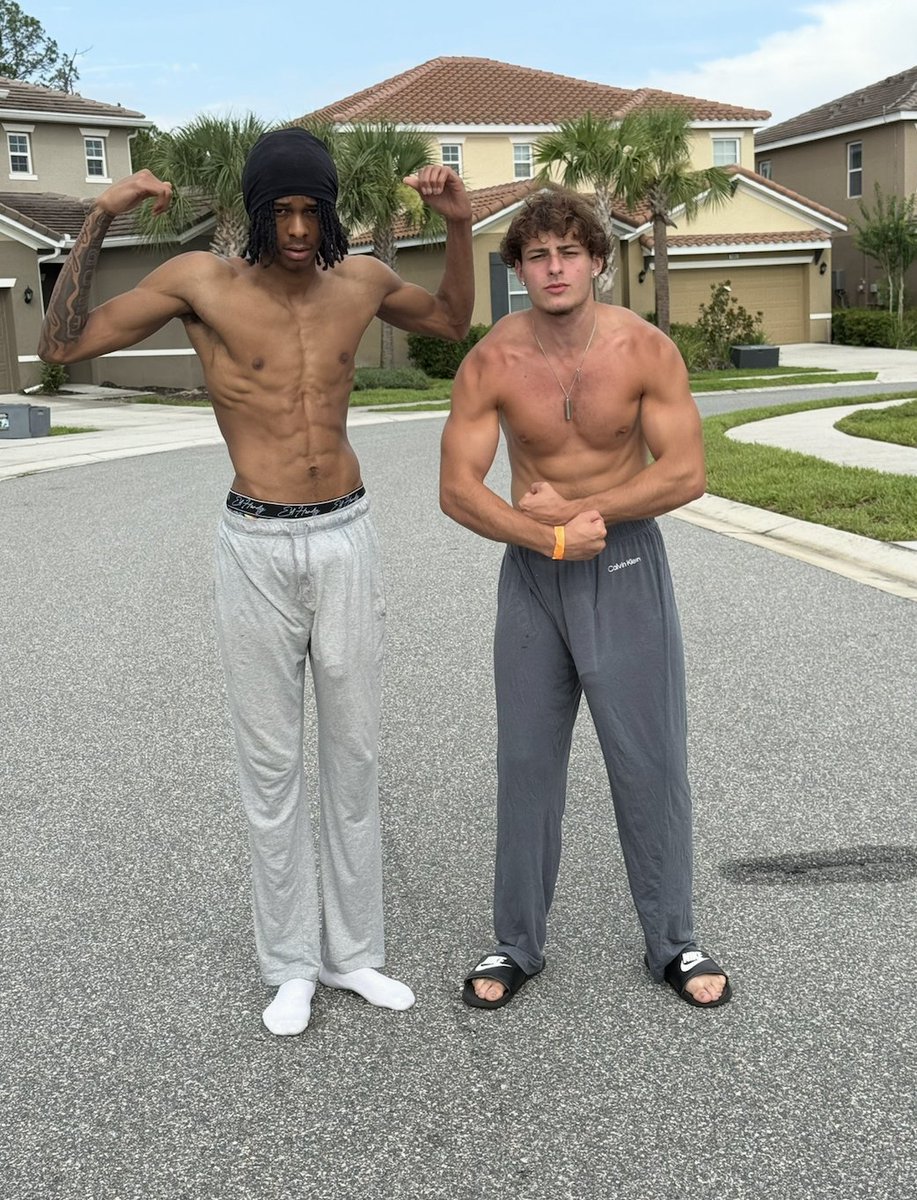 RealDealAJXx's tweet photo. Comment "hey" and nudyz unlock with no wait https://t.co/AHHmnyDjtz
