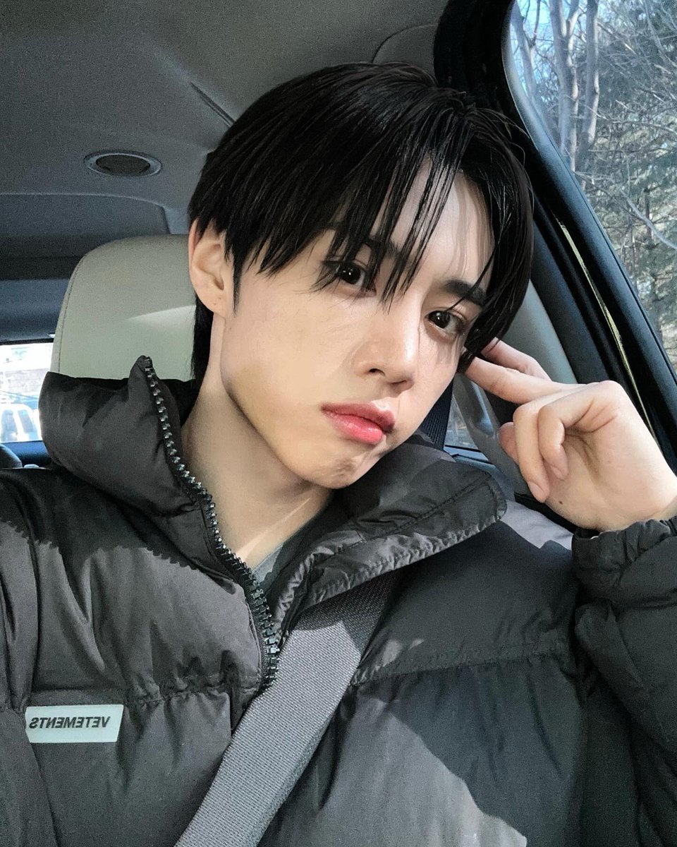 __unbox's tweet photo. 셀카를 앵간히 잘 찍으셔야지 ㄴㅁ어려웠어요;
첫 번째 사진 제가 정말정말정말정말좋아함
앙큼해서 죽을것같음😇😇💕 https://t.co/hDvOXngoKJ