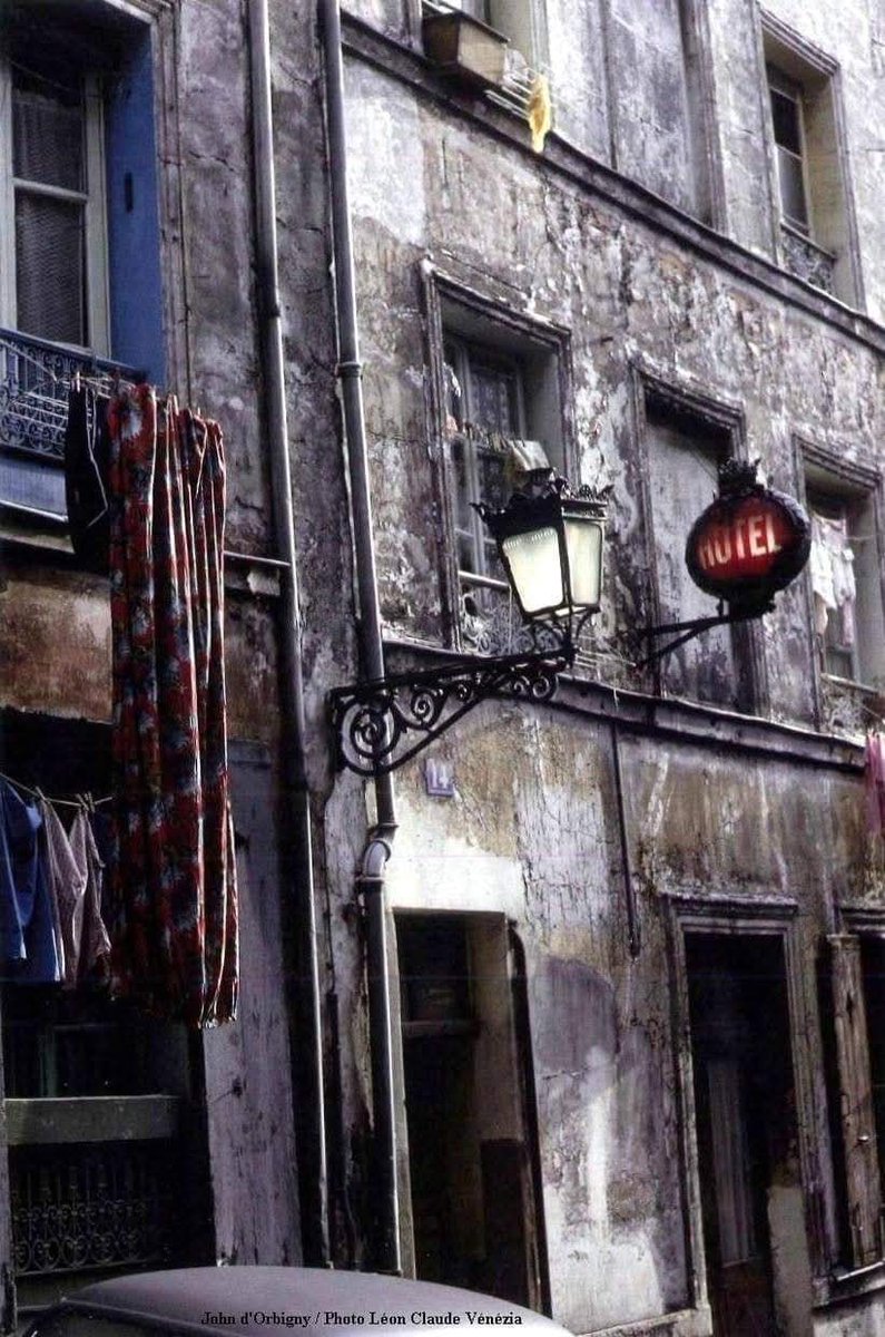 📸 Léon-Claude Vénézia. 
Passage Julien-Lacroix 
1968. Paris 20e