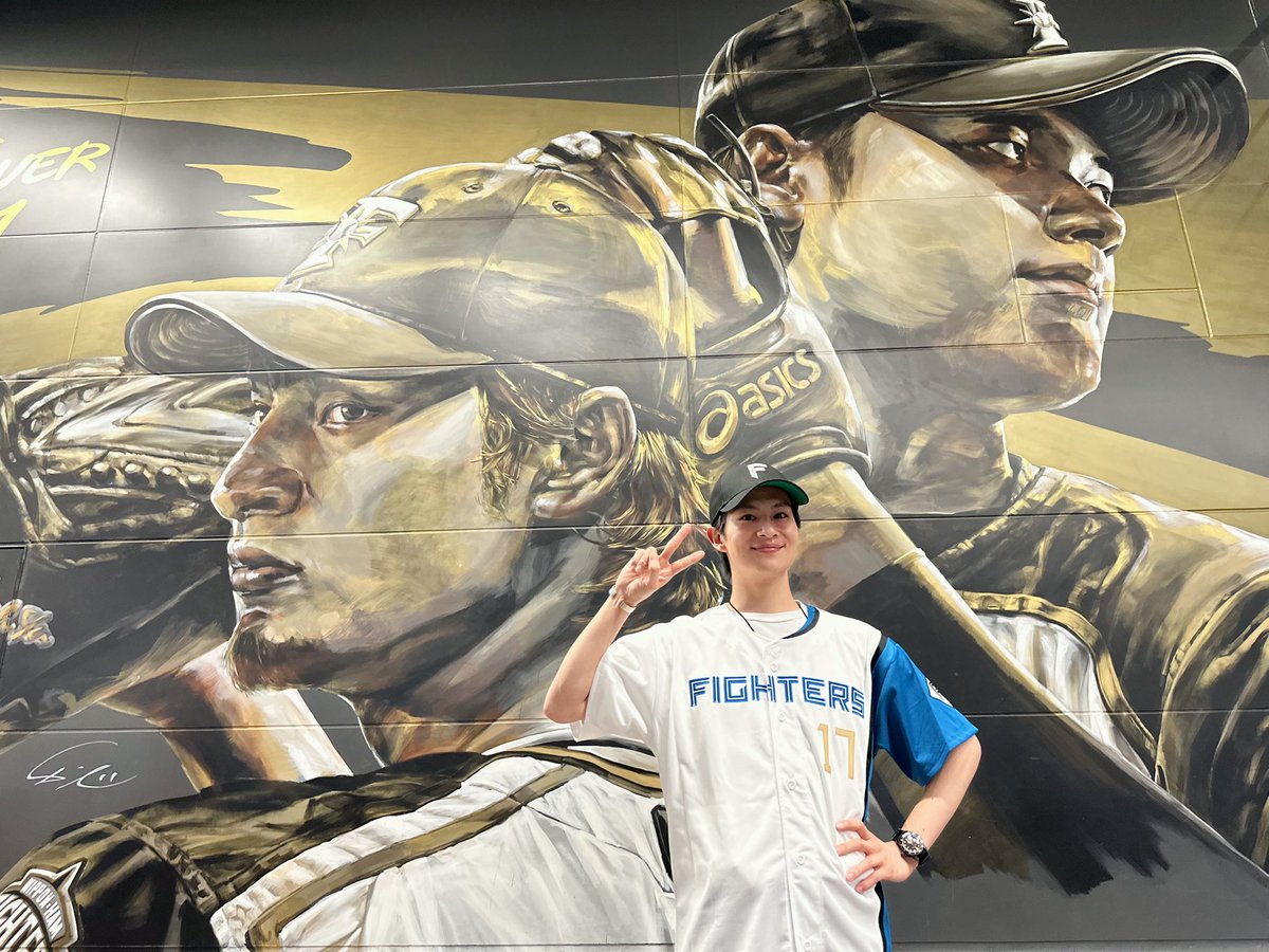 ohmi_takuto's tweet image. 先日、念願のエスコンフィールド北海道に行って来ましたーっ👏⚾️✨
野球を観に北海道まで行っちゃったよ。
お相手はもちろん大樹。

いやぁ、世界一の球場でした🏟️

2日連続で行けて、最高の試合も観れて大満足！！
楽し過ぎたので来年も必ず行きます✈️
#lovefighiters 
#北海道日本ハムファイターズ