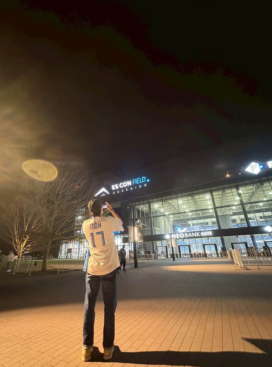 ohmi_takuto's tweet image. 先日、念願のエスコンフィールド北海道に行って来ましたーっ👏⚾️✨
野球を観に北海道まで行っちゃったよ。
お相手はもちろん大樹。

いやぁ、世界一の球場でした🏟️

2日連続で行けて、最高の試合も観れて大満足！！
楽し過ぎたので来年も必ず行きます✈️
#lovefighiters 
#北海道日本ハムファイターズ