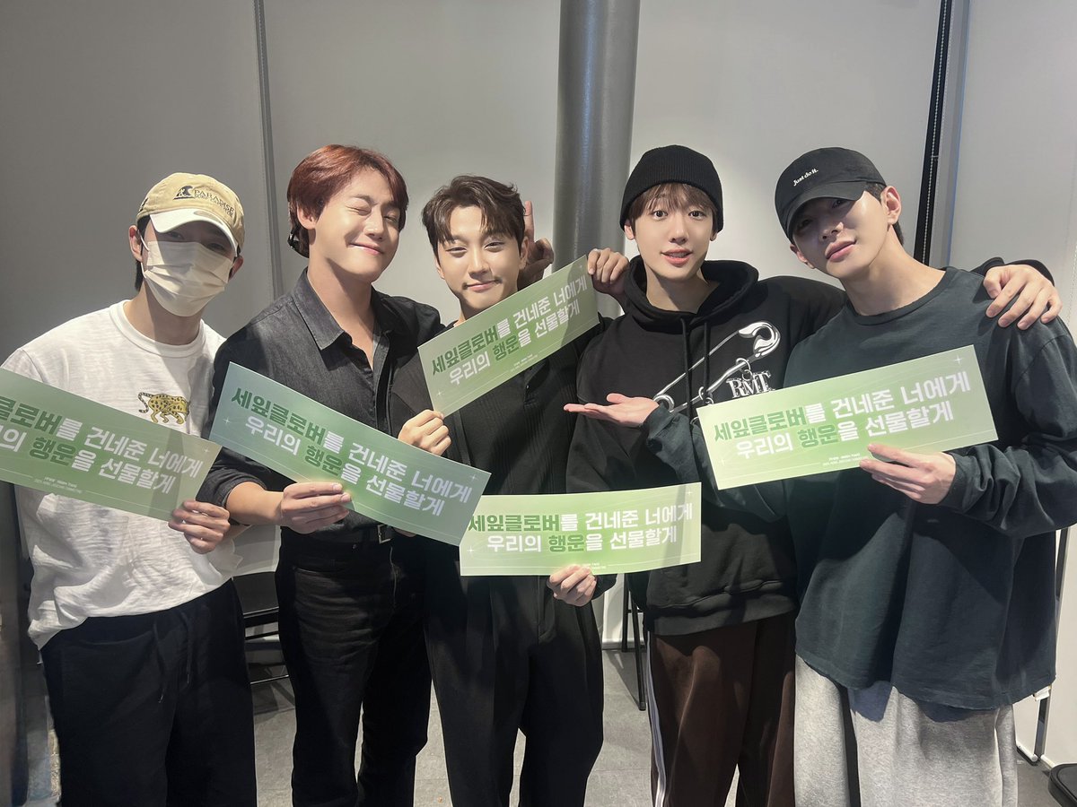 [📸] 250914 2025 HONG JOOCHAN FANMEETING [주빛밤 : Hidden Track] DAY 2 

반짝였던 주찬이의 가로등이 빛나는 밤에🌃
더욱 반짝이게 빛내준 니스들💫
고맙고 사랑해요🤎

#GoldenChild #골든차일드 #GNCD
#홍주찬 #HONGJOOCHAN
#주빛밤_Hidden_Track
