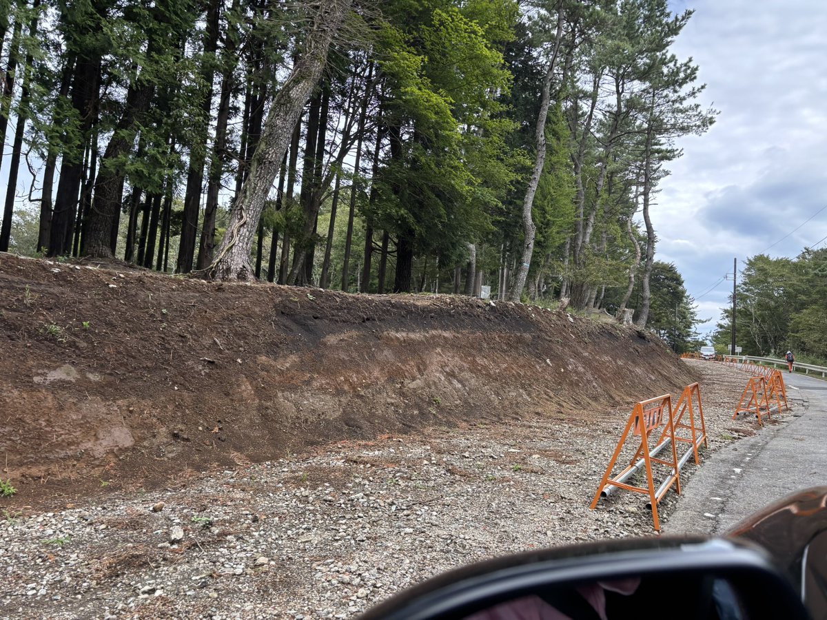 waniyuki's tweet photo. 足柄峠
足柄古道
笛祭り
領地争奪綱引き戦
小山町対南足柄市

足柄古道の県境の工事現場を確認することができました😃
狭隘部分を神奈川県が整備しています♪
待ち遠しい😁 https://t.co/o8cGw6vpth