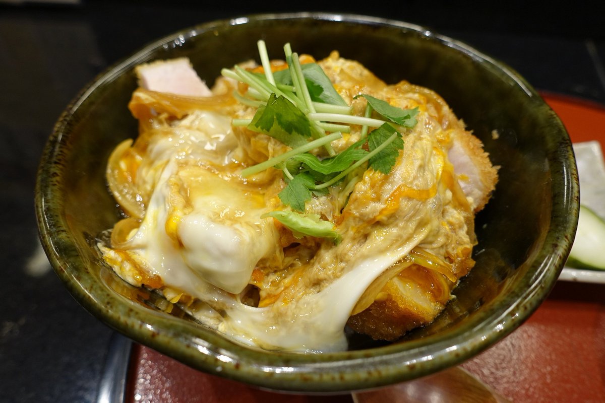 rakusyoku's tweet image. 四ツ橋のとんかつ豚しゃぶ樋ぞのさんでいただいたTOKYO X ロースかつ丼。
かなりカツ丼を食べてる方だと思いますがその中でも屈指の一杯、めちゃ美味しかったです😆
#とんかつ豚しゃぶ樋ぞの　#カツ丼　#かつ丼