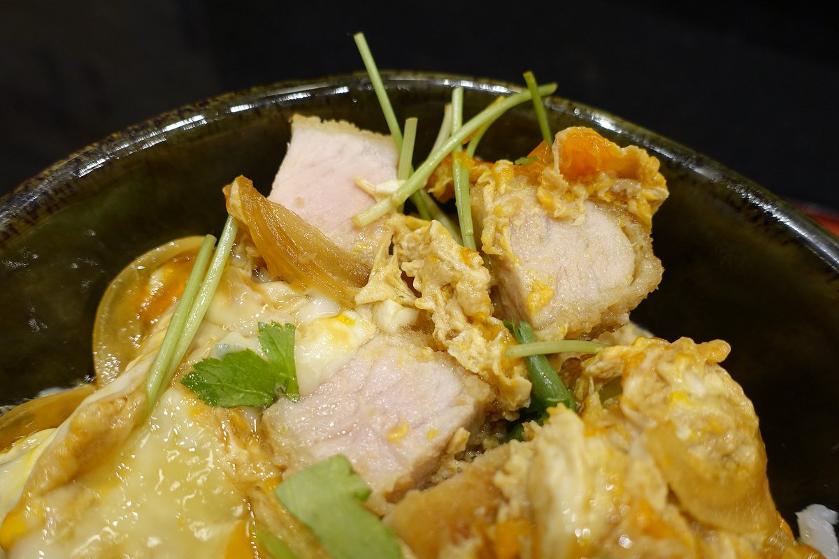 rakusyoku's tweet image. 四ツ橋のとんかつ豚しゃぶ樋ぞのさんでいただいたTOKYO X ロースかつ丼。
かなりカツ丼を食べてる方だと思いますがその中でも屈指の一杯、めちゃ美味しかったです😆
#とんかつ豚しゃぶ樋ぞの　#カツ丼　#かつ丼