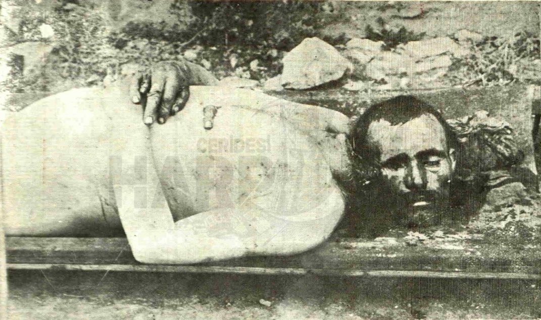 Yunanistan’ın Küçük Asya Seferi olarak adlandırdığı Anadolu İşgali sırasında Bostancı’da dört Yunan askeri tarafından başı vücudundan ayrılarak katledilen ve parmağı kesilerek göğsünün üzerine bırakılan şehit Çoban Süleyman Efendi, 1919-22.