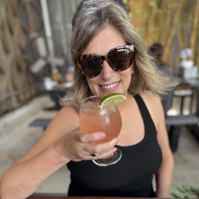 MichelleYErtel's tweet photo. #NewProfilePic https://t.co/Upia6FYm9t