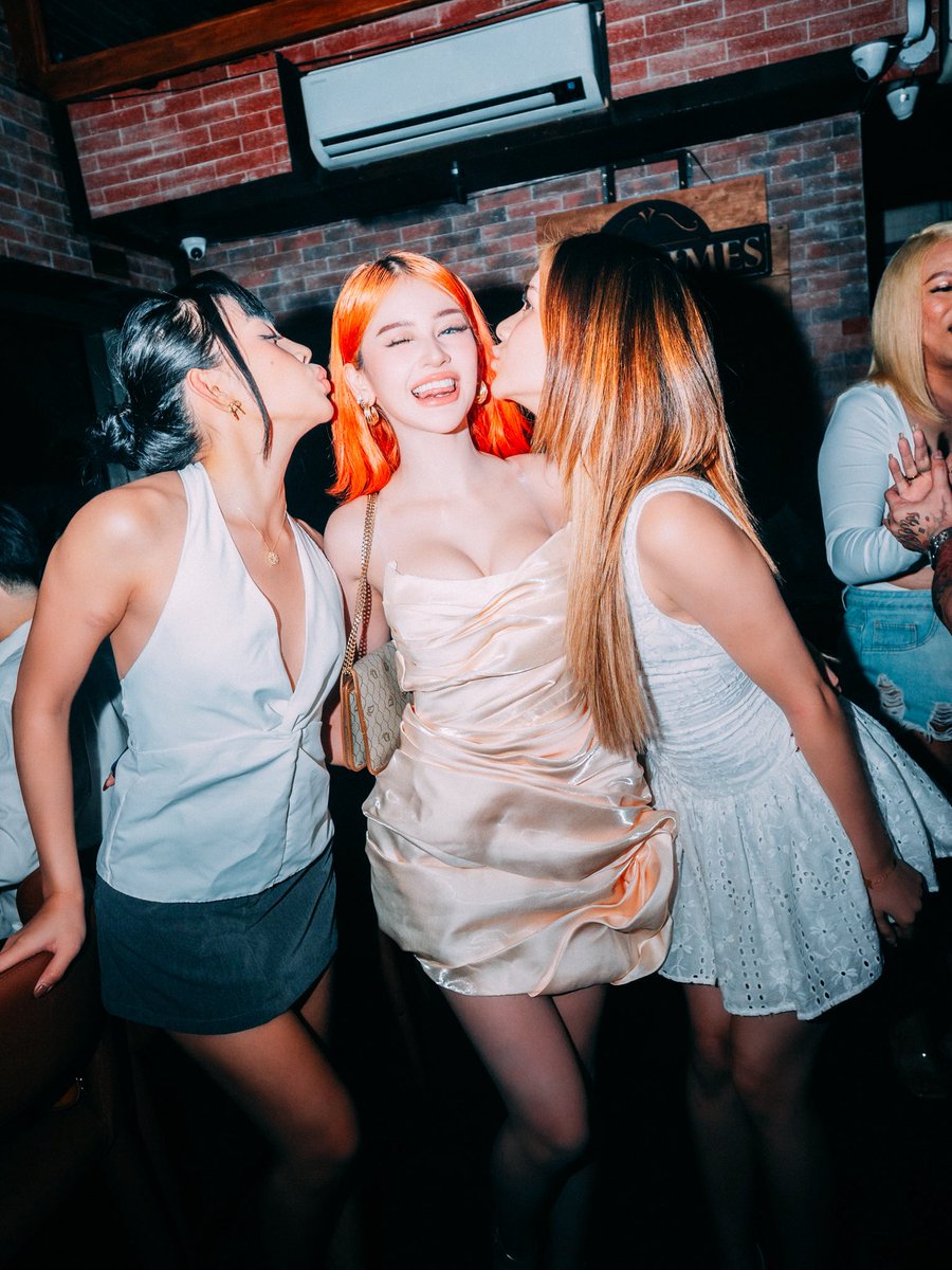 zuluetAlfea's tweet image. My GFs @_ajyape @jasminehenryy 🙈